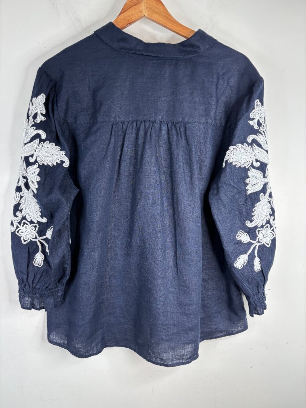 Chico's Linen Embroidered Blouse 3 XL Button Down Collared Beaded Balloon Sleeve - Picture 7 of 12